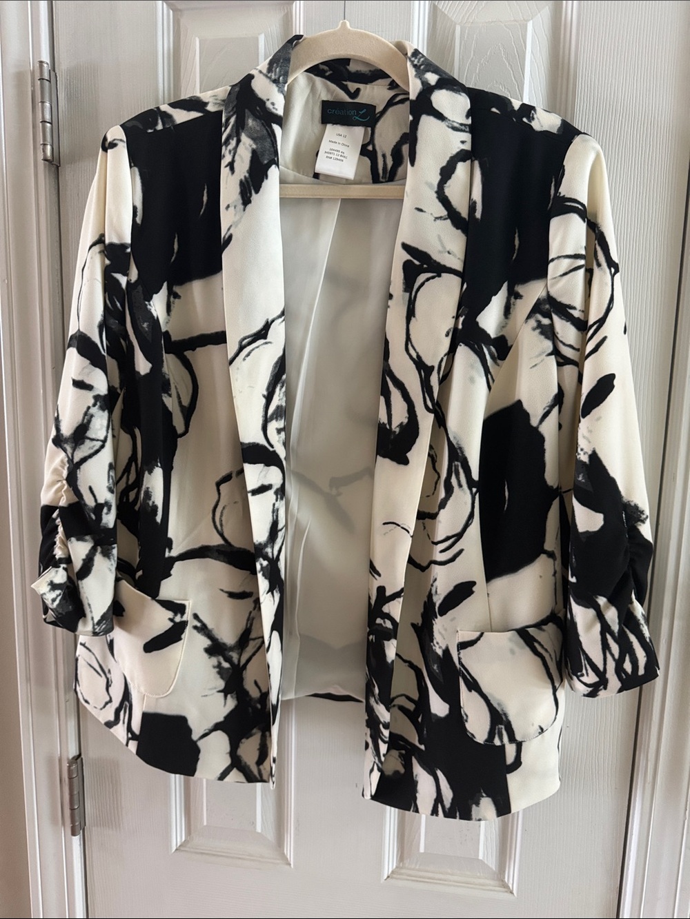 Black & cream Abstract Open-Front Blazer